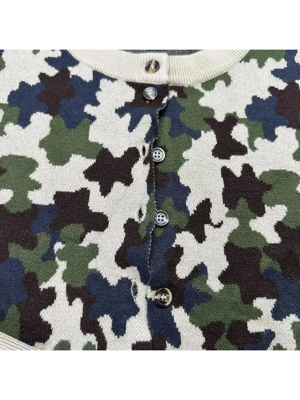 Camo cardigan size M.